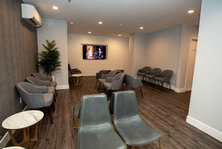 Teeth4You Implant Center Front Lobby